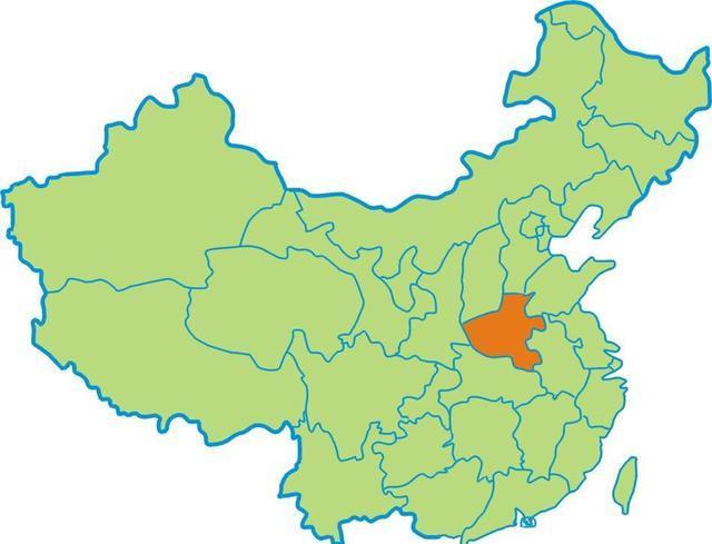 暮色中的河南古村，老槐树下浊酒话桑麻